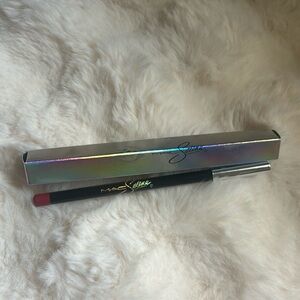 MAC SELENA Selenaville Lip Liner NEW